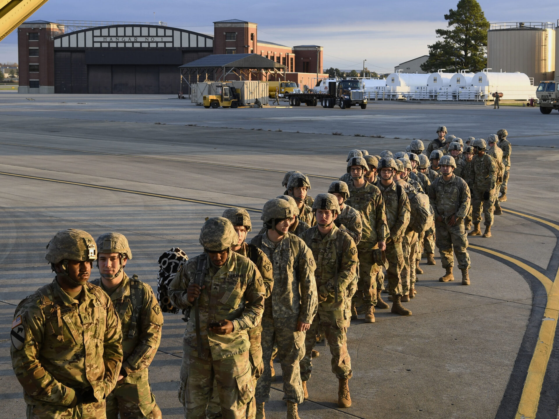 Trump To Send About 1,500 Active Duty Soldiers To The US Southern ...