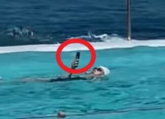 People Respond To Woman Using Phone While Swimming